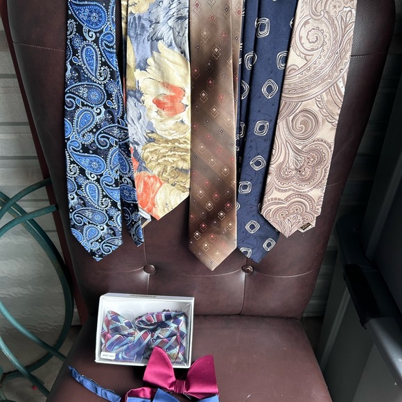 Elegant Men's Tie Collection lot of 5 tie with trump tie real silk and bow ties